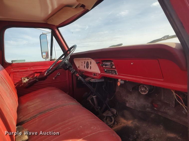 image for item GP9604 1970 Ford F600  grain truck