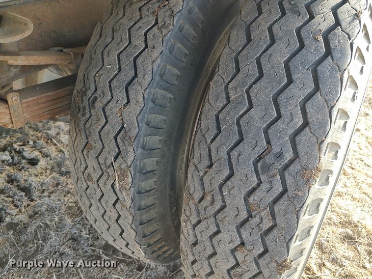 image for item GP9604 1970 Ford F600  grain truck