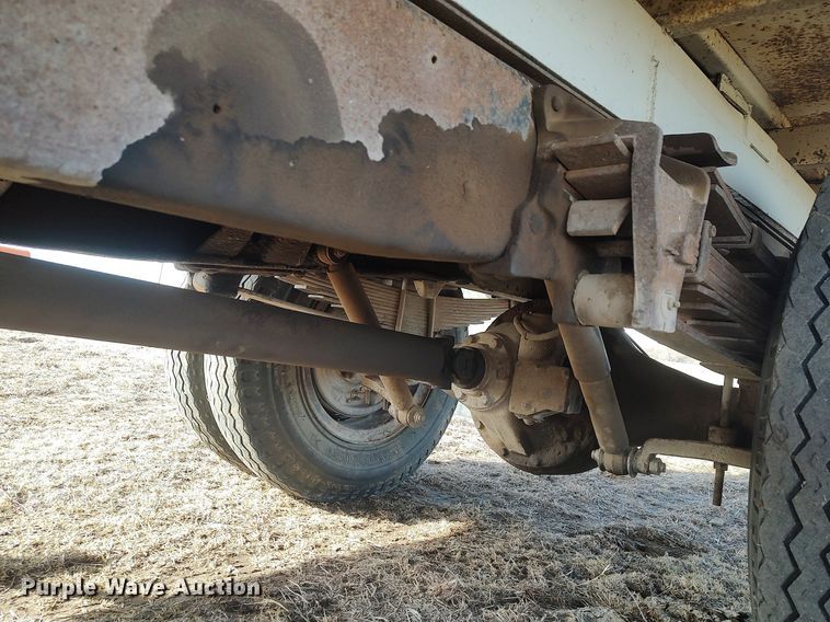 image for item GP9604 1970 Ford F600  grain truck