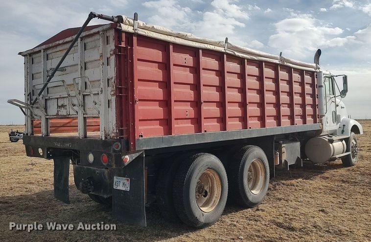 image for item GP9607 1995 International 9400  grain truck