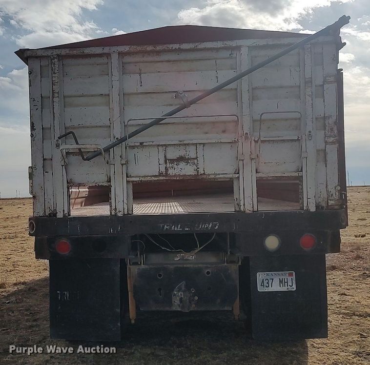 image for item GP9607 1995 International 9400  grain truck