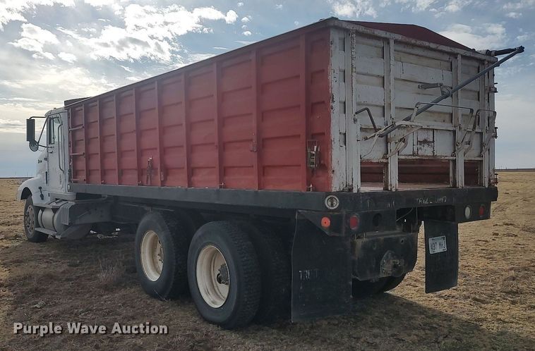 image for item GP9607 1995 International 9400  grain truck