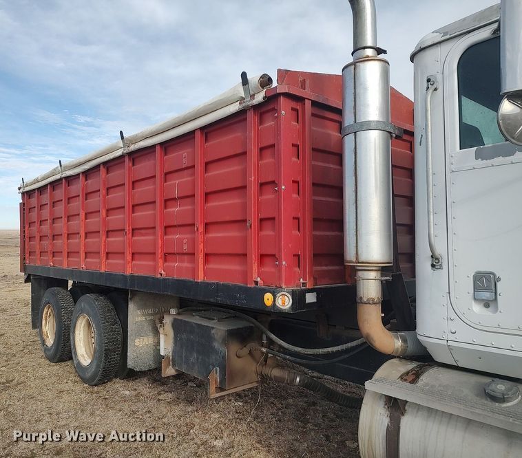 image for item GP9607 1995 International 9400  grain truck