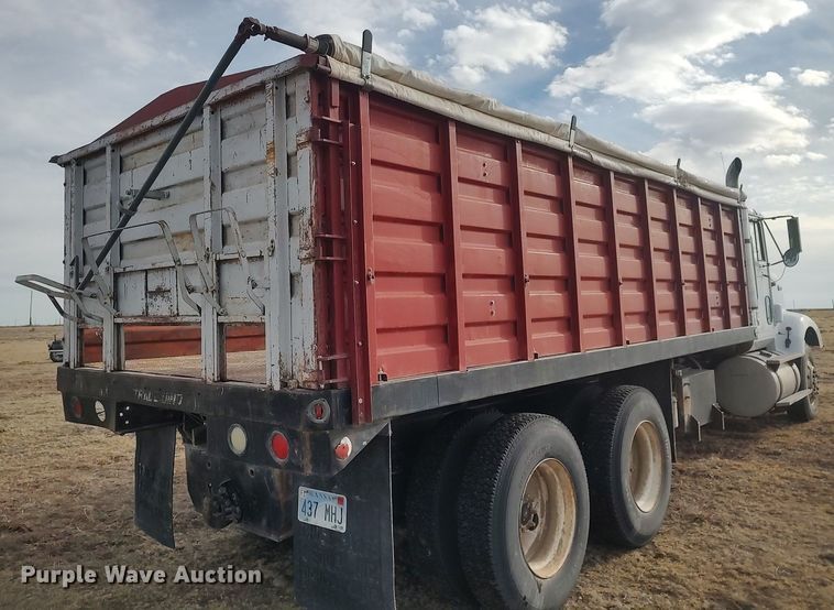 image for item GP9607 1995 International 9400  grain truck