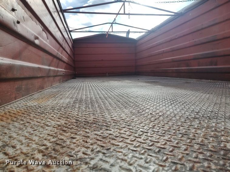 image for item GP9607 1995 International 9400  grain truck