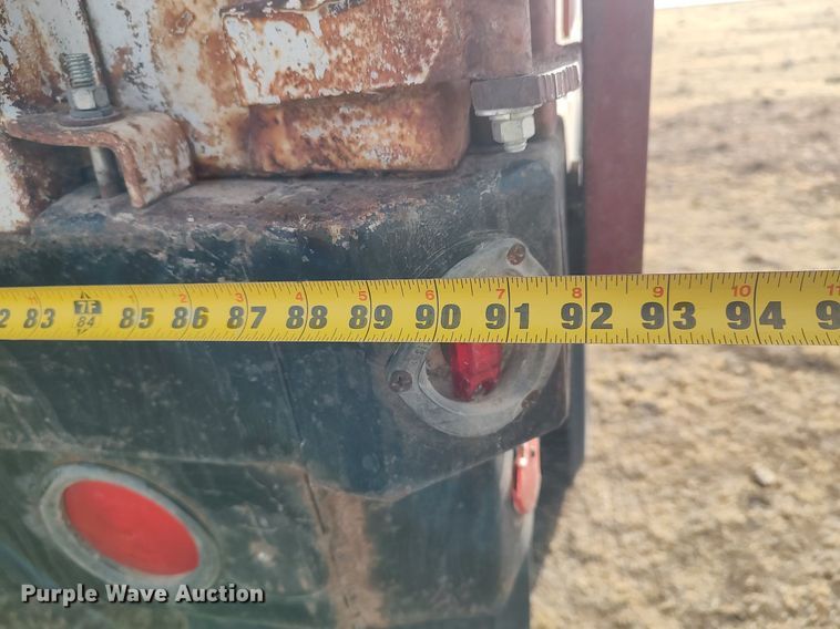 image for item GP9607 1995 International 9400  grain truck