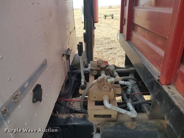 image for item GP9607 1995 International 9400  grain truck