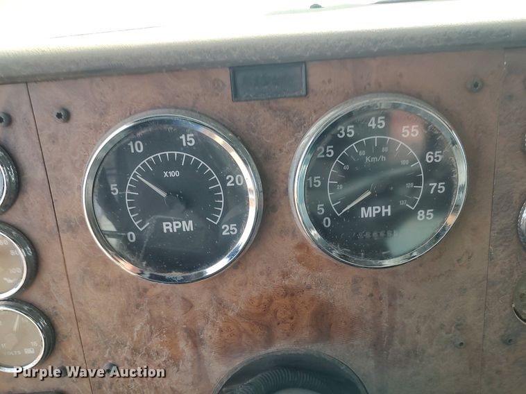 image for item GP9607 1995 International 9400  grain truck