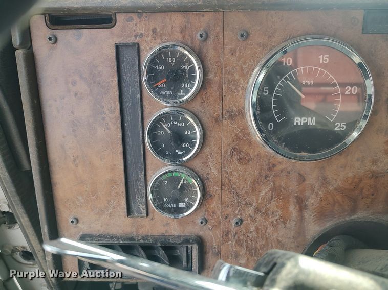 image for item GP9607 1995 International 9400  grain truck