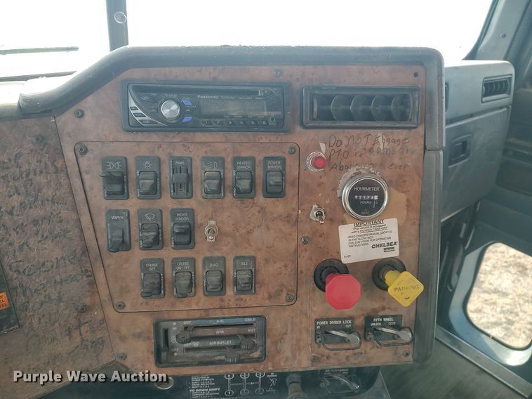 image for item GP9607 1995 International 9400  grain truck