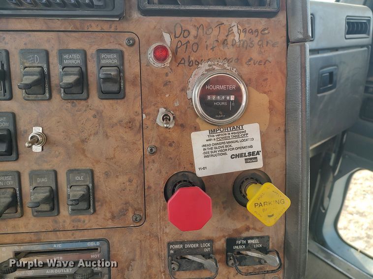 image for item GP9607 1995 International 9400  grain truck