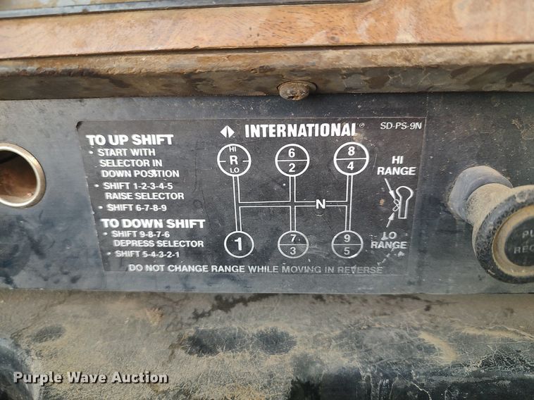 image for item GP9607 1995 International 9400  grain truck