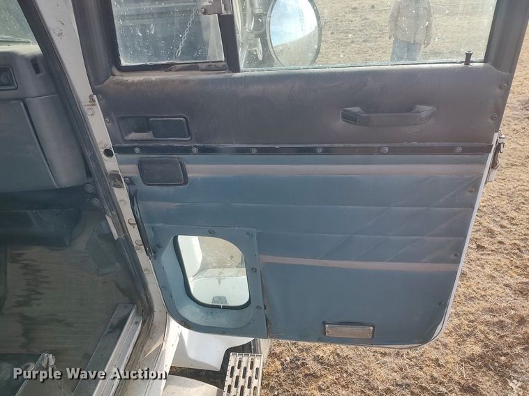 image for item GP9607 1995 International 9400  grain truck