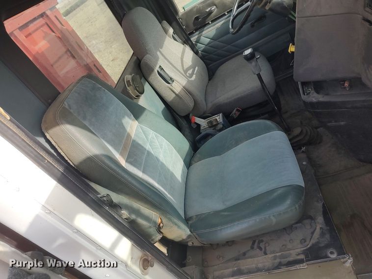 image for item GP9607 1995 International 9400  grain truck