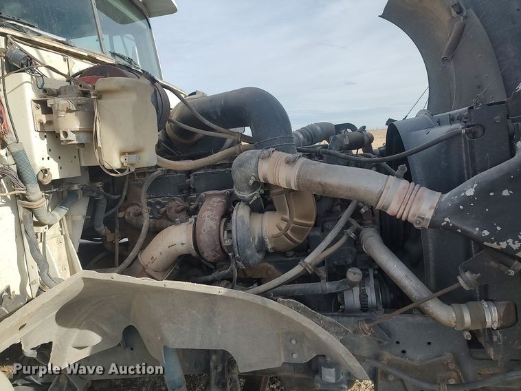 image for item GP9607 1995 International 9400  grain truck