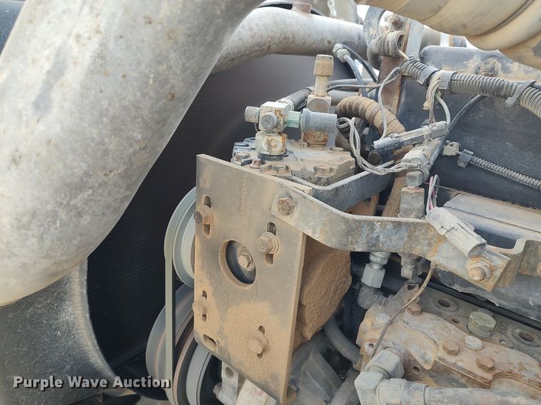 image for item GP9607 1995 International 9400  grain truck