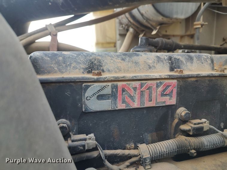 image for item GP9607 1995 International 9400  grain truck