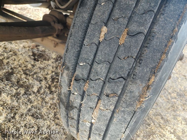 image for item GP9607 1995 International 9400  grain truck