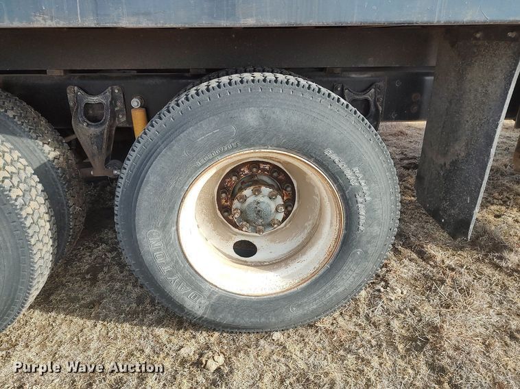 image for item GP9607 1995 International 9400  grain truck