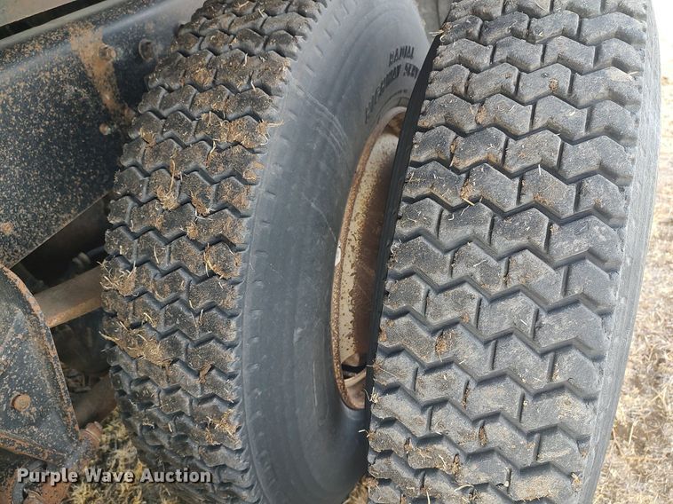 image for item GP9607 1995 International 9400  grain truck