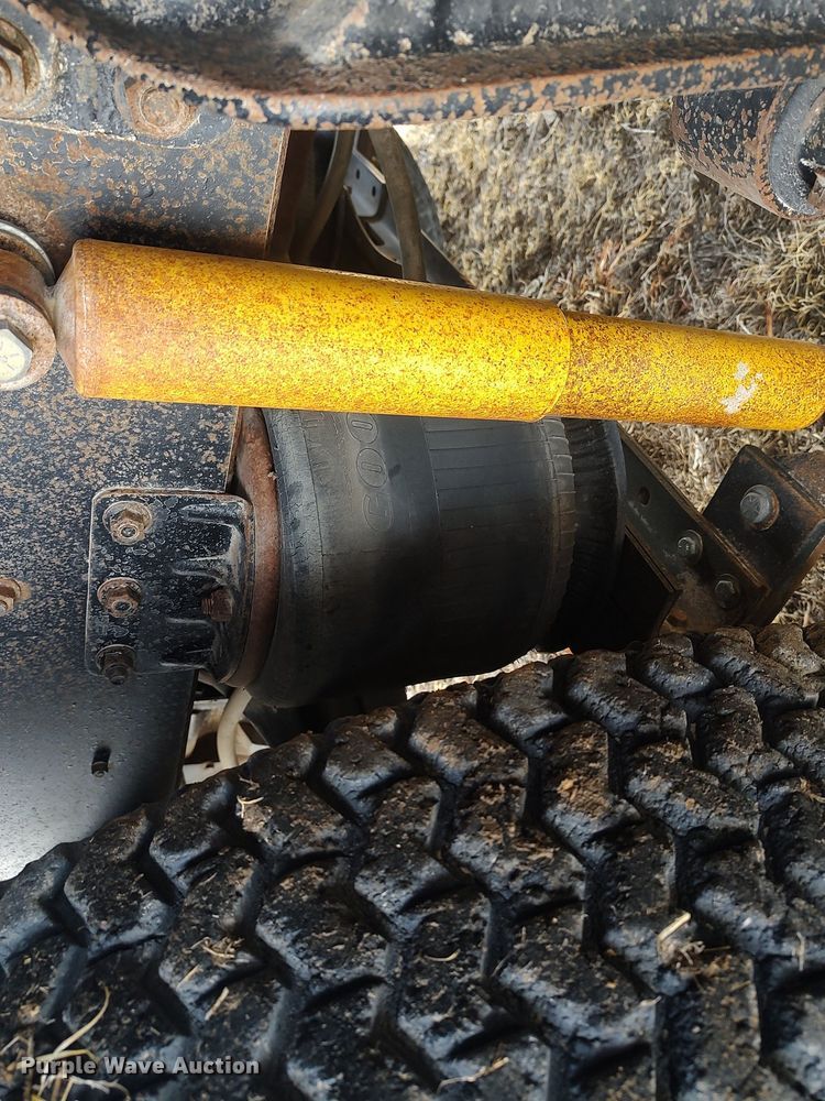 image for item GP9607 1995 International 9400  grain truck