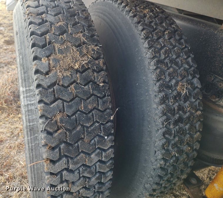 image for item GP9607 1995 International 9400  grain truck