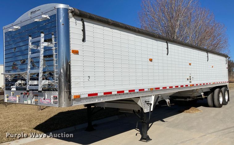 image for item HN9813 2009 Wilson DWH-501 PaceSetter  Ag Hopper grain trailer