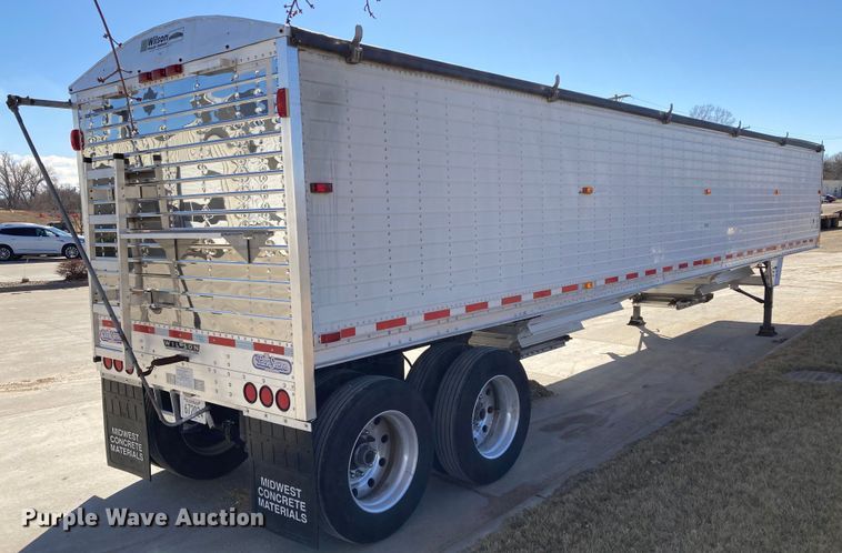 image for item HN9813 2009 Wilson DWH-501 PaceSetter  Ag Hopper grain trailer
