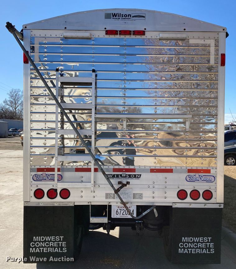 image for item HN9813 2009 Wilson DWH-501 PaceSetter  Ag Hopper grain trailer