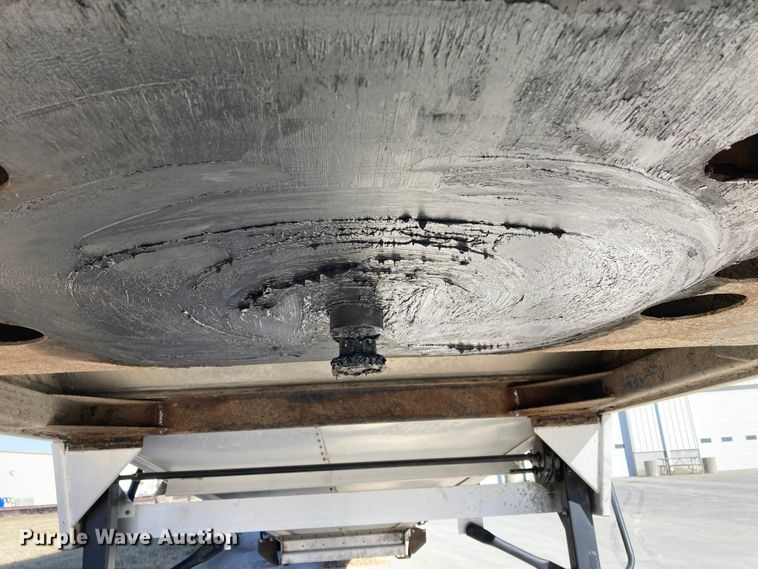 image for item HN9813 2009 Wilson DWH-501 PaceSetter  Ag Hopper grain trailer