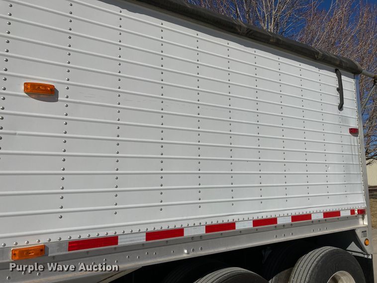 image for item HN9813 2009 Wilson DWH-501 PaceSetter  Ag Hopper grain trailer