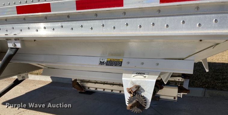 image for item HN9813 2009 Wilson DWH-501 PaceSetter  Ag Hopper grain trailer