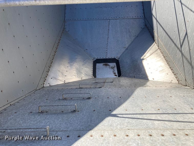 image for item HN9813 2009 Wilson DWH-501 PaceSetter  Ag Hopper grain trailer