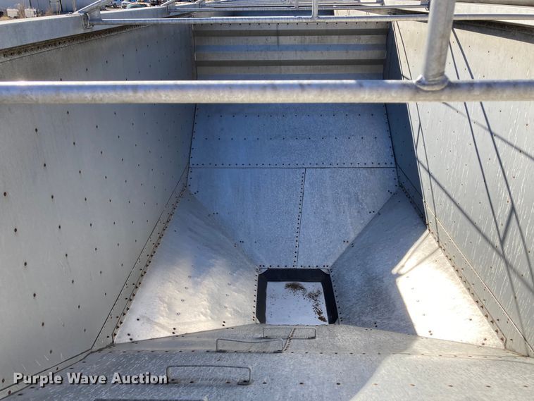 image for item HN9813 2009 Wilson DWH-501 PaceSetter  Ag Hopper grain trailer