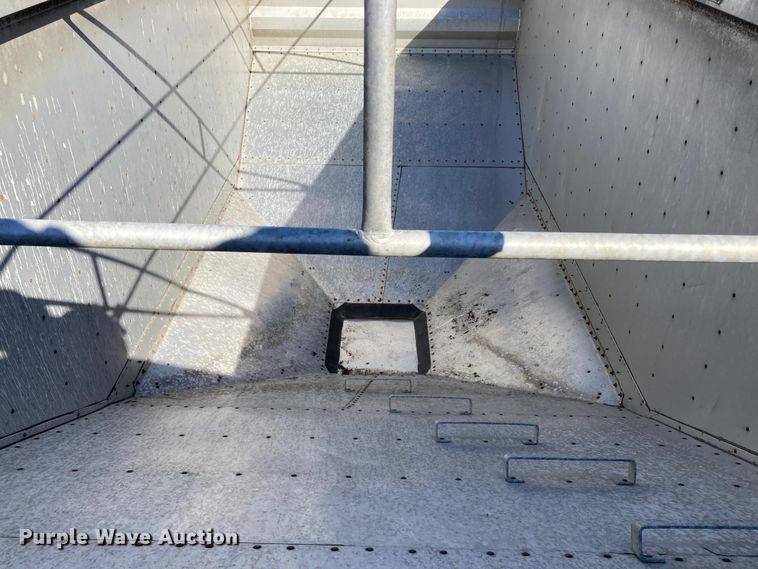 image for item HN9813 2009 Wilson DWH-501 PaceSetter  Ag Hopper grain trailer