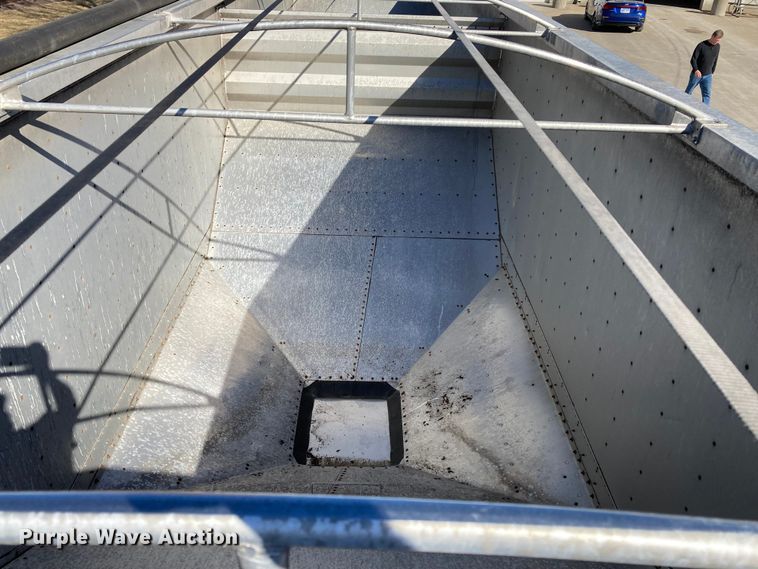 image for item HN9813 2009 Wilson DWH-501 PaceSetter  Ag Hopper grain trailer