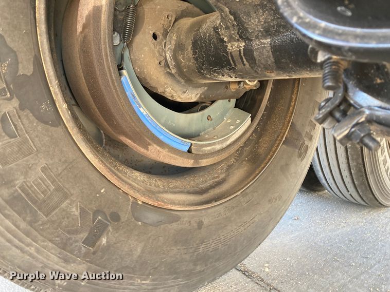 image for item HN9813 2009 Wilson DWH-501 PaceSetter  Ag Hopper grain trailer