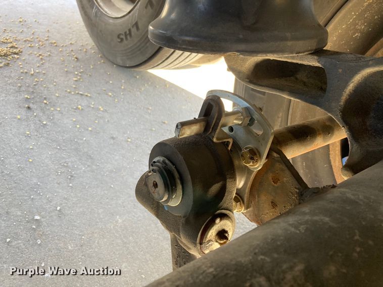 image for item HN9813 2009 Wilson DWH-501 PaceSetter  Ag Hopper grain trailer