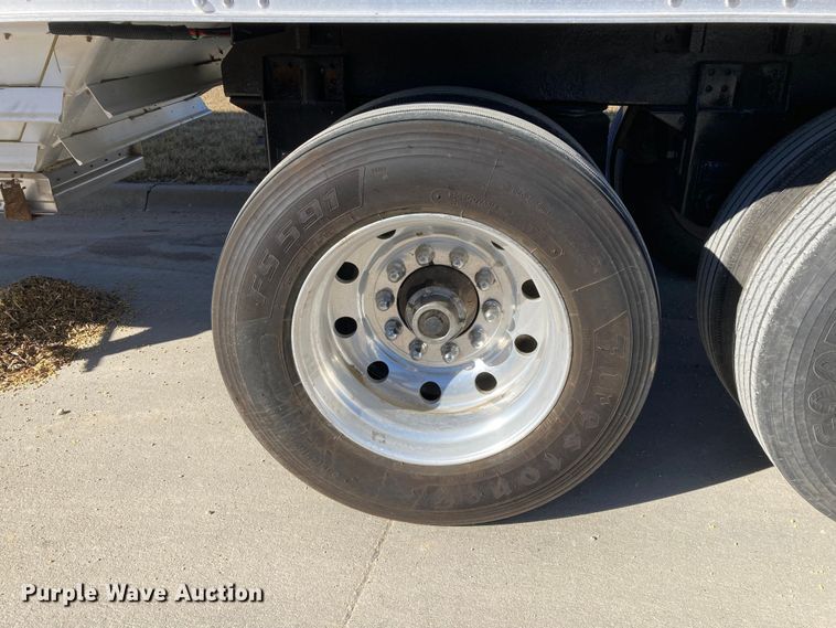 image for item HN9813 2009 Wilson DWH-501 PaceSetter  Ag Hopper grain trailer