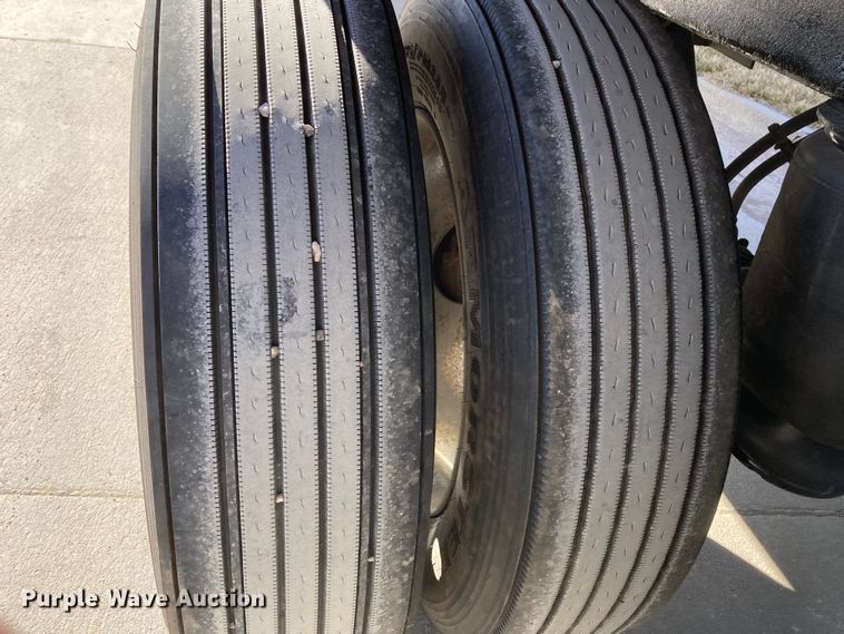 image for item HN9813 2009 Wilson DWH-501 PaceSetter  Ag Hopper grain trailer