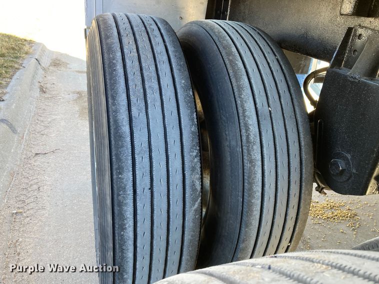 image for item HN9813 2009 Wilson DWH-501 PaceSetter  Ag Hopper grain trailer