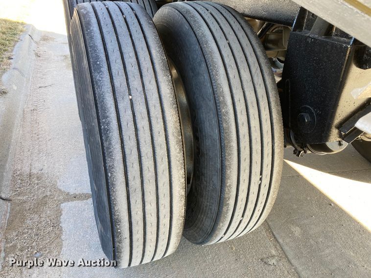 image for item HN9813 2009 Wilson DWH-501 PaceSetter  Ag Hopper grain trailer