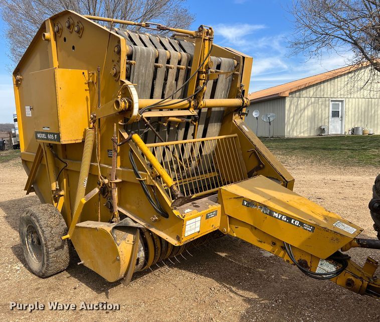 image for item JL9337 Vermeer 605F  round baler