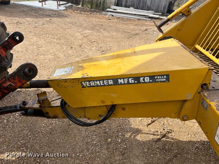 image for item JL9337 Vermeer 605F  round baler