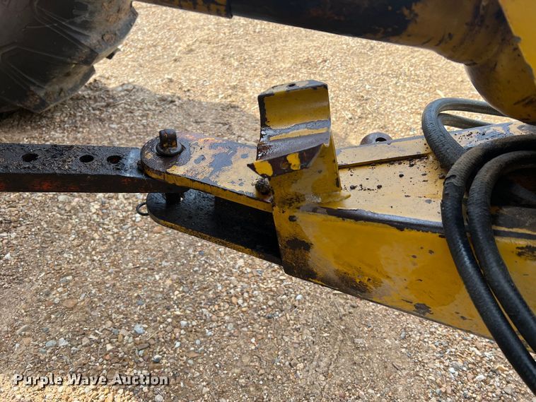 image for item JL9337 Vermeer 605F  round baler