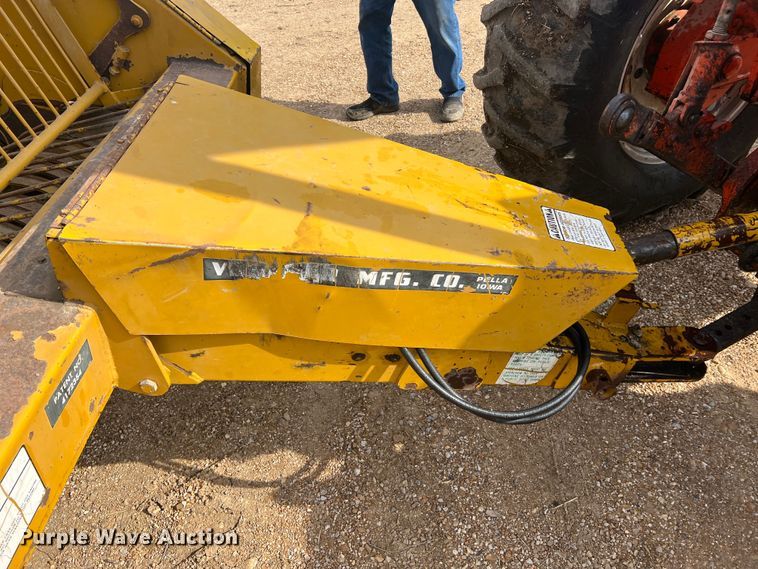 image for item JL9337 Vermeer 605F  round baler