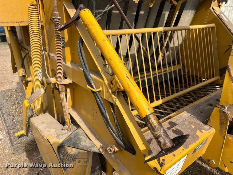 image for item JL9337 Vermeer 605F  round baler