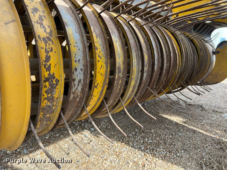 image for item JL9337 Vermeer 605F  round baler