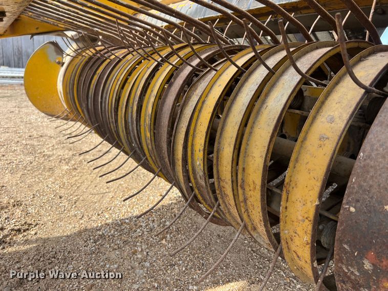 image for item JL9337 Vermeer 605F  round baler