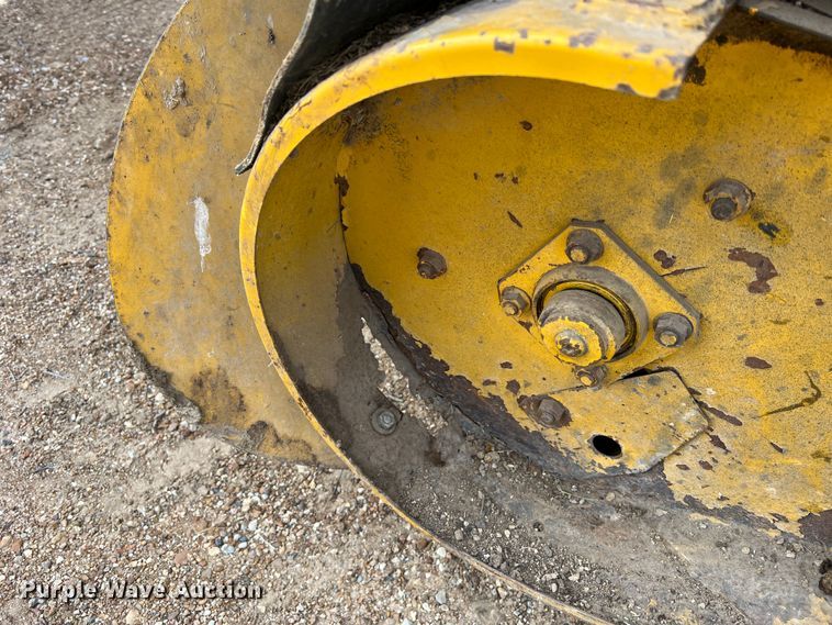 image for item JL9337 Vermeer 605F  round baler